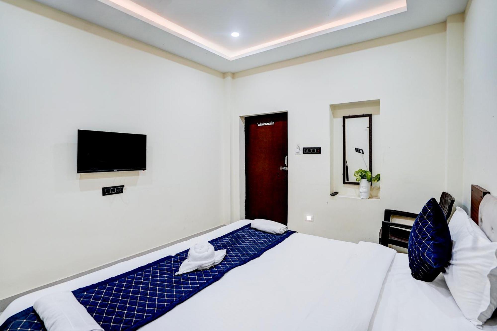 Hotel Vibe Blu- Varanasi Exterior photo